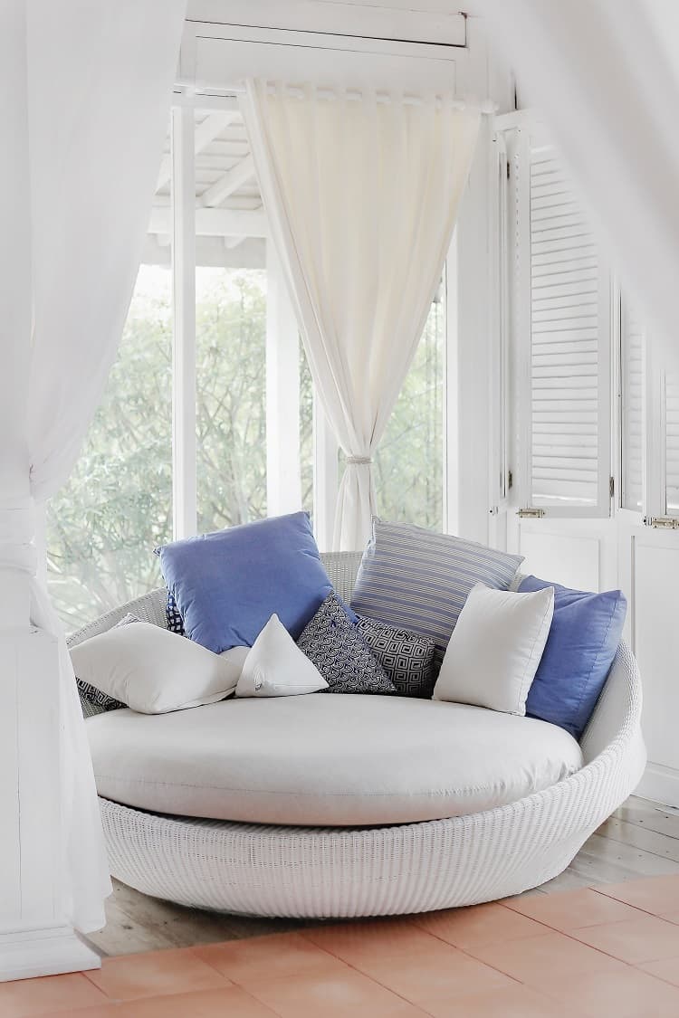 small apartment decor white curtains